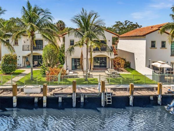 The Oaks At Hidden Harbour, 2901 Hidden Harbour St, Dania Beach, Florida 33312, image 1