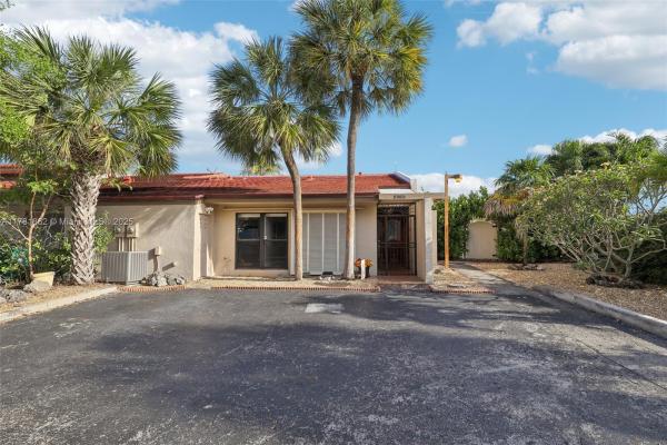 Lake Sandra, 8385 Rednock Ln, Miami Lakes, Florida 33016, image 3