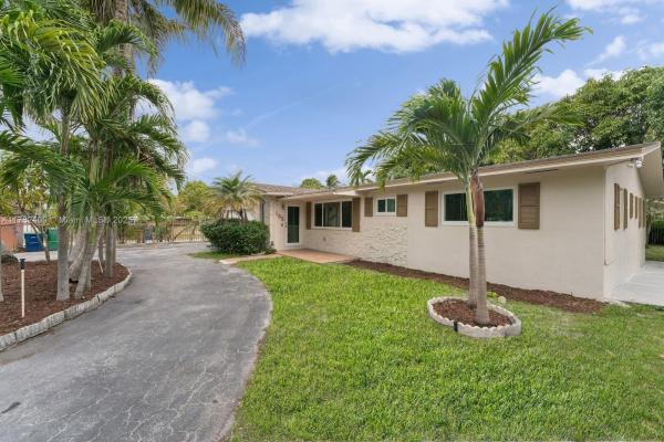 195 NE 164th St, Unincorporated Dade County, Florida 33162, image 1