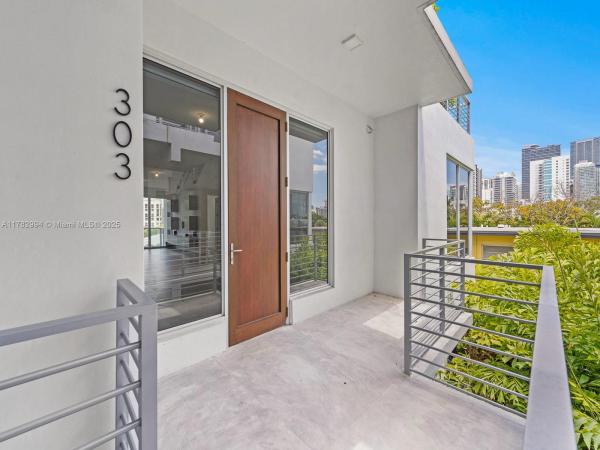 Eleven In The Roads, 529 SW 11th St #303, Miami, Florida 33129, image 1