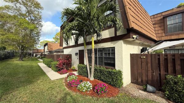 Weybridge Townhomes, 130 Weybridge Cir #C, Royal Palm Beach, Florida 33411, image 1