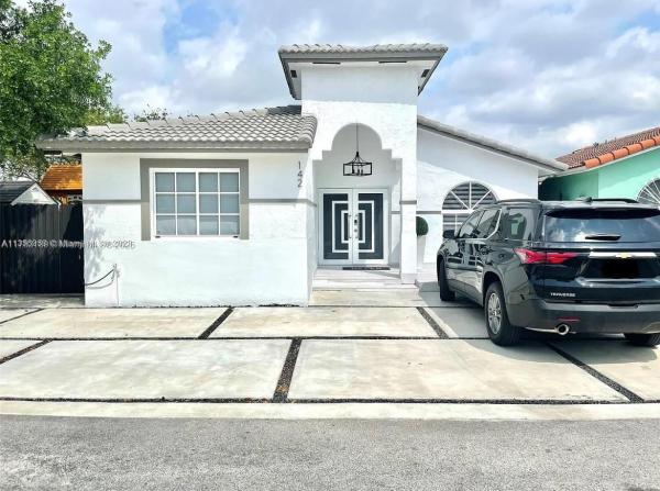 Los Palacios, 3355 W 68th St, Hialeah, Florida 33018, image 1