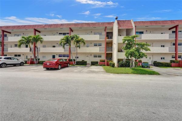 Hollybrook Golf & Tennis Club, 811 S Hollybrook Dr #207, Pembroke Pines, Florida 33025, image 1
