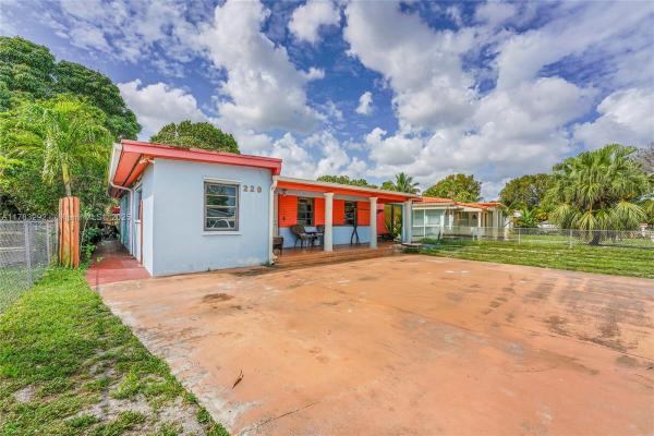 Avenue, 220 E 61st St, Hialeah, Florida 33013, image 1