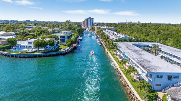 The Fairmont House, 2700 NE 135th St #32, North Miami, Florida 33181, image 1