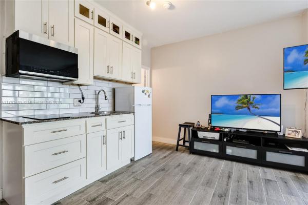 The Casablanca, 6345 Collins Ave #522, Miami Beach, Florida 33141, image 1