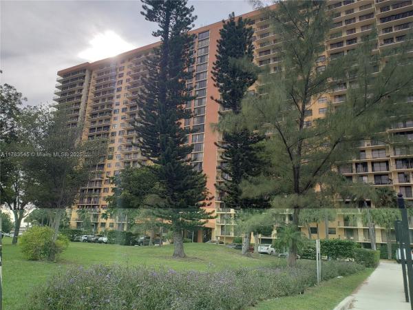 Winston Towers 700, 290 174th St #1905, Sunny Isles Beach, Florida 33160, image 2