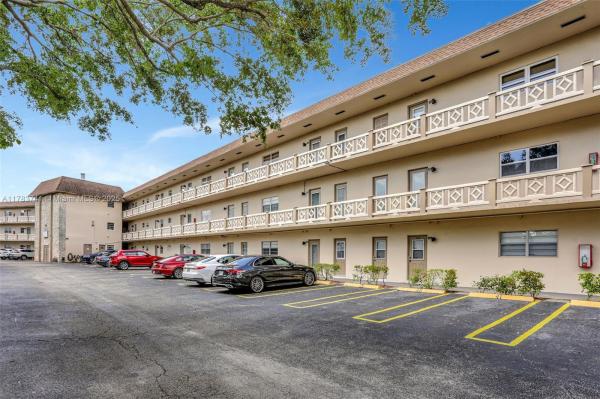 Lauderdale Lakes, Florida 33319, image 1