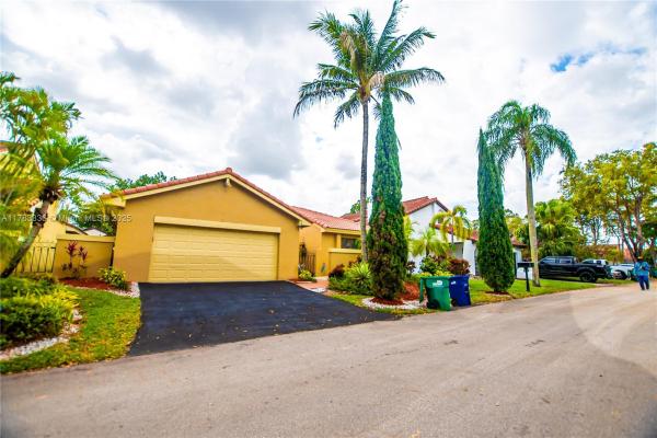 17411 NW 62nd Ct, Hialeah, Florida 33015, image 1