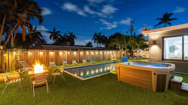 Gulfstream Estates, 1024 NE 4th St, Hallandale Beach, Florida 33009, image 1