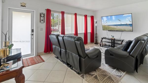 Sierra, 19101 NW 1st Ave, Miami Gardens, Florida 33169, image 2