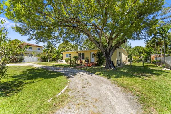 Arch Creek Estates, 1491 NE 143rd St, Golden Glades, Florida 33161, image 2