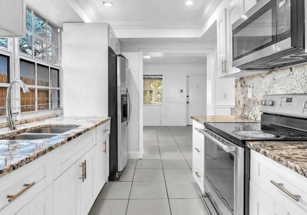 Irons Manor, 936 NE 132nd St, North Miami, Florida 33161, image 2