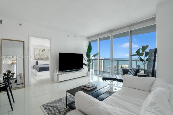 Icon Brickell Tower 1, 475 Brickell Ave #3907, Miami, Florida 33131, image 1