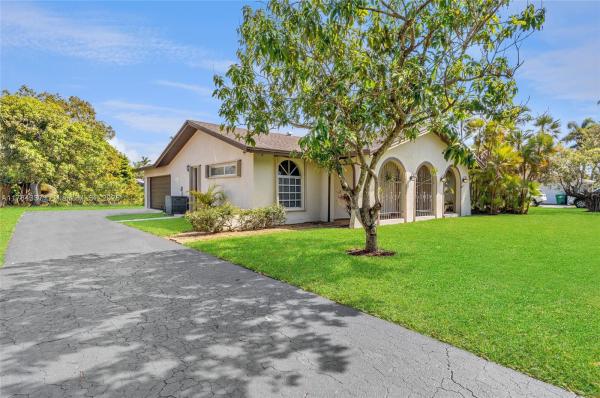 Pinewood Estates, 8941 SW 176th St, Palmetto Bay, Florida 33157, image 1