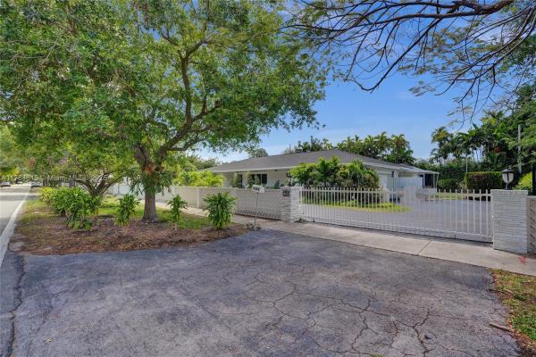 Hallmark Heights Estates, 7360 SW 120th St, Pinecrest, Florida 33156, image 1