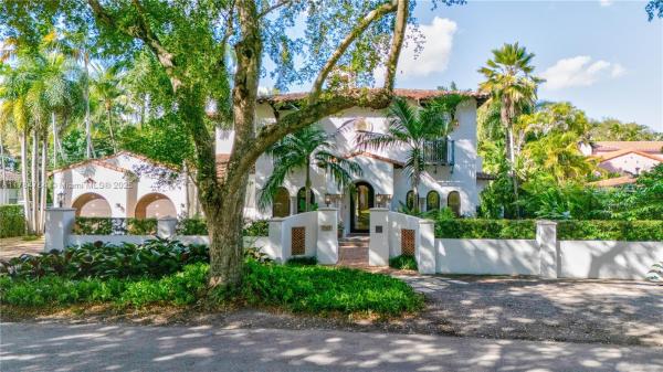 Coral Gables Country Club, 1511 Alegriano Ave, Coral Gables, Florida 33146, image 1