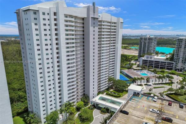 One Fifty One At Biscayne, 15051 Royal Oaks Ln #2503, North Miami, Florida 33181, image 3