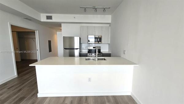 Uni Tower, 1642 NE 1st Ave #1910, Miami, Florida 33132, image 1