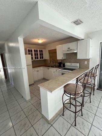 Lee Homes, 3320 SW 97th Ave, University Park, Florida 33165, image 3