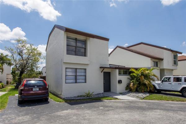Wind Lake Village, 471 NW 98th Ct #471, Fountainebleau, Florida 33172, image 3