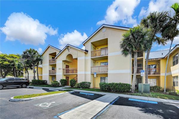 South Palm Place, 7640 Westwood Dr #404, Tamarac, Florida 33321, image 1
