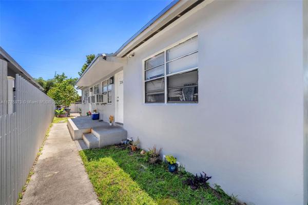Liberia, 2236 Greene St #A-B, Hollywood, Florida 33020, image 3