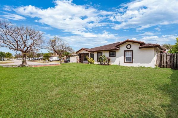 Cedar West Homes, 13803 SW 256th Ter, Naranja, Florida 33032, image 3