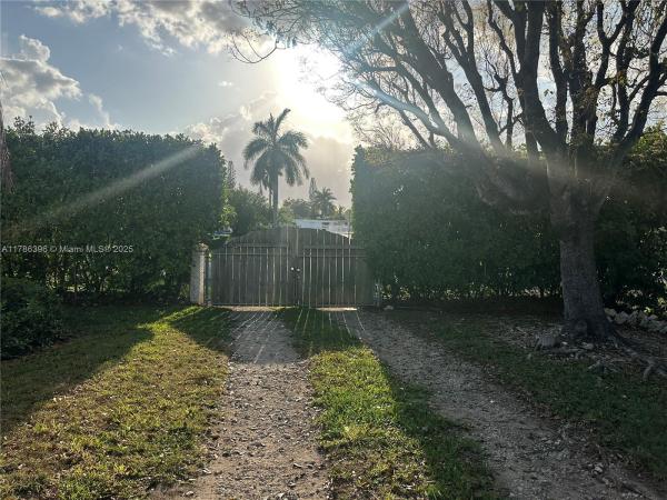 29035 Maine Rd, Unincorporated Dade County, Florida 33033, image 1
