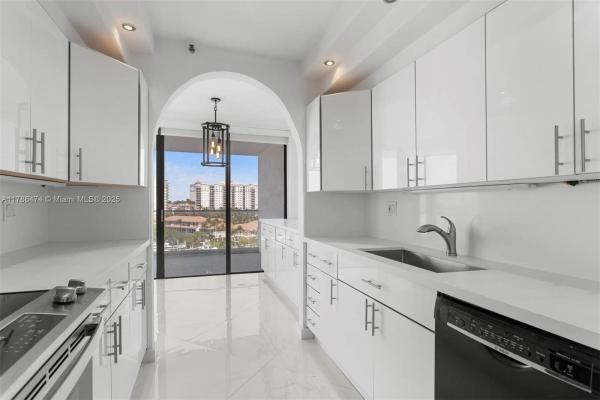 Turnberry Isle North, 19707 Turnberry Way #8B, Aventura, Florida 33180, image 1