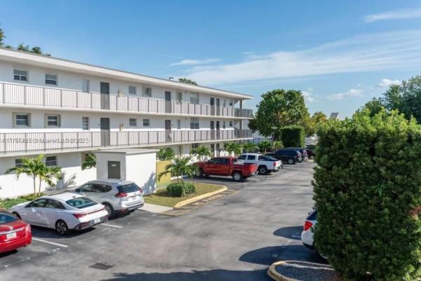 El Conquistador, Kendale Lakes, Florida 33183, image 1