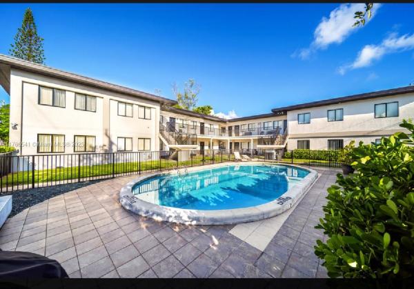 Royal Poinciana, 1901 Johnson St #1, Hollywood, Florida 33020, image 1