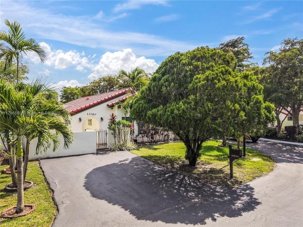 Town Villas In The Crossings, 13360 SW 111th Ter, The Crossings, Florida 33186, image 3
