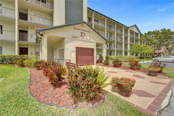Hawthorne At Century Village, 12950 SW 13th St #202D, Pembroke Pines, Florida 33027, image 2