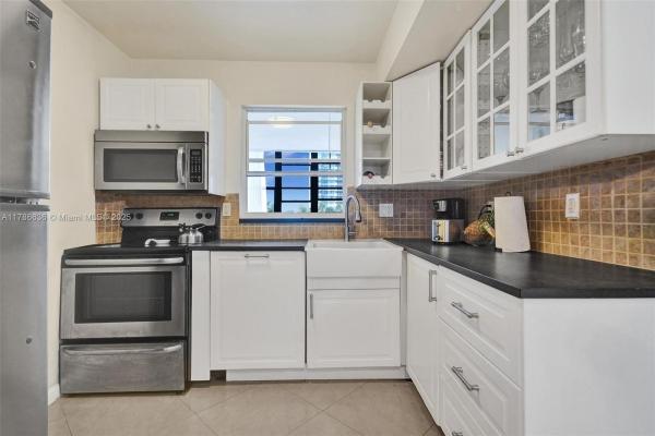 Avant Garde, 2017 S Ocean Dr #305, Hallandale Beach, Florida 33009, image 1