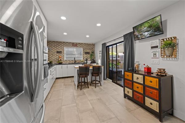 Camelot, 14221 SW 94 Circle Ln #102-10, The Hammocks, Florida 33186, image 2