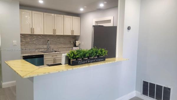 Mainlands Of Tamarac Lakes, 7206 NW 57th Ct, Tamarac, Florida 33321, image 1