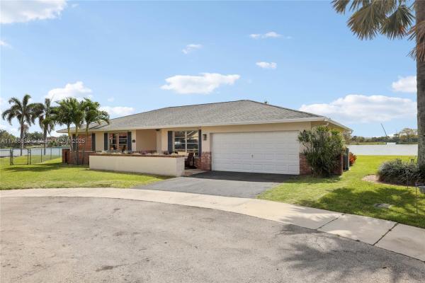 Royal Palm Lakes Estates, 1840 NW 40th Ct, Oakland Park, Florida 33309, image 1