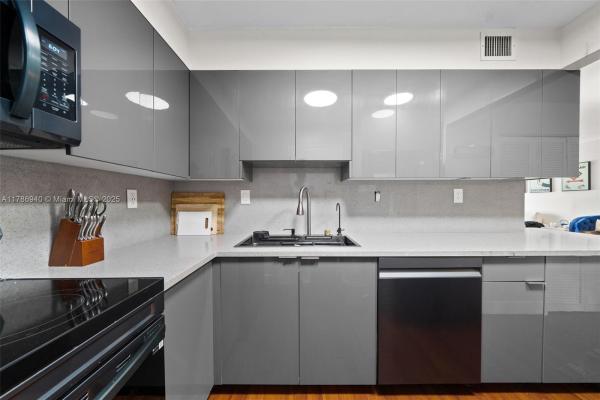Towne Royale, 17800 Atlantic Blvd #402, Sunny Isles Beach, Florida 33160, image 1