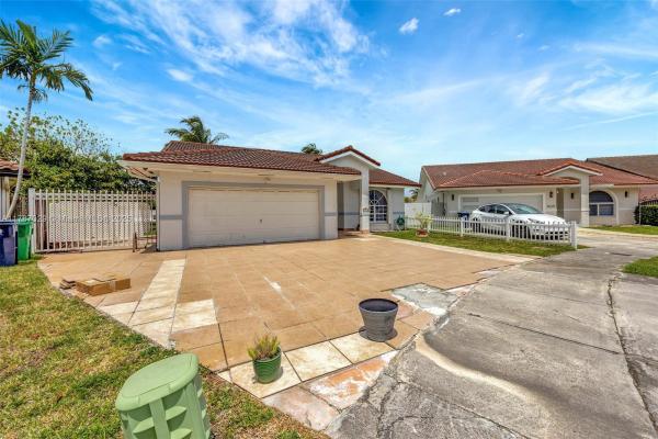 Bird Lakes South, 5300 SW 142nd Pl, Kendale Lakes, Florida 33175, image 1