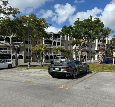 Village Of Kings Creek, 7850 Camino Real #O-302, Glenvar Heights, Florida 33143, image 2