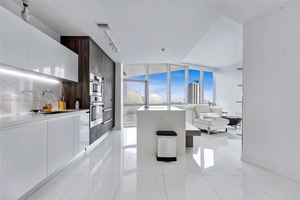 Paramount Miami Worldcenter, 851 NE 1st Ave #1202, Miami, Florida 33132, image 1