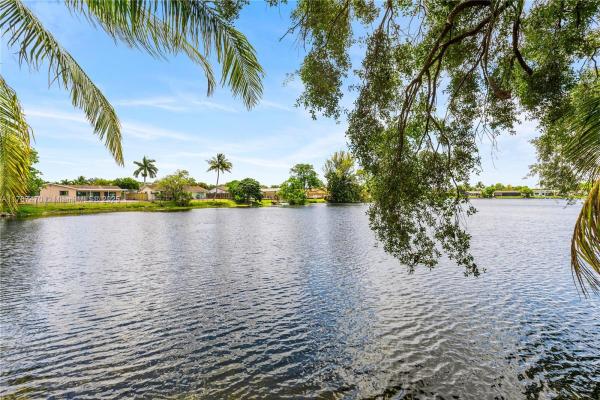 Westview, 8956 Palm Tree Ln #8956, Pembroke Pines, Florida 33024, image 1