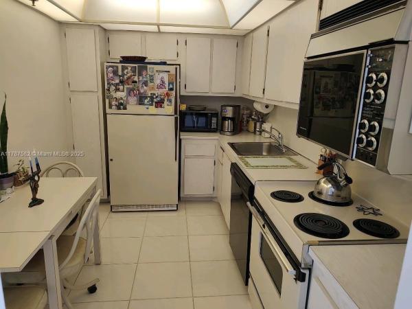Waterview 2, 20515 E Country Club Dr #646, Aventura, Florida 33180, image 3