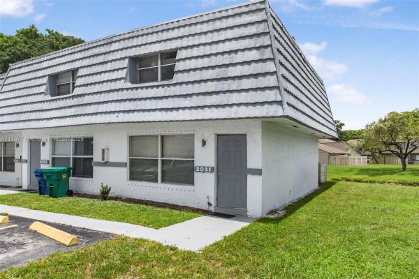 Lauderhill Manor, 2021 NW 59th Ter, Lauderhill, Florida 33313, image 3