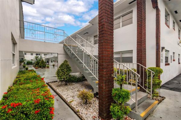 Largus, 2826 Van Buren St #2, Hollywood, Florida 33020, image 1