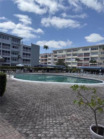 Gulfstream Garden, 410 SE 2nd St #122, Hallandale Beach, Florida 33009, image 2
