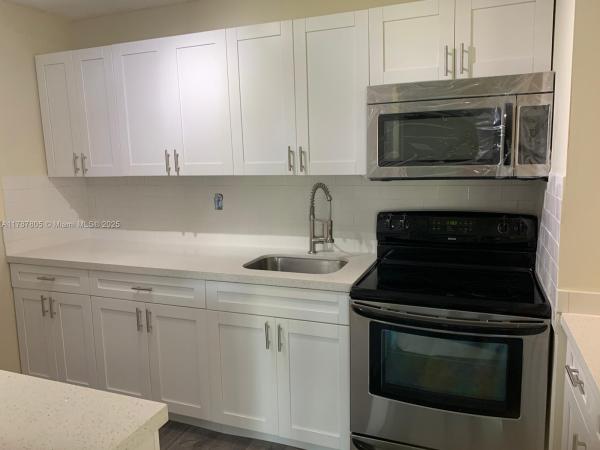 451 NE 207th Ln #102, Unincorporated Dade County, Florida 33179, image 1