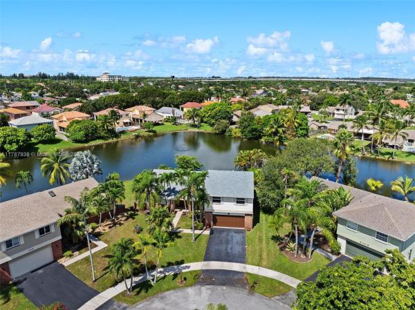 Shenandoah, 14531 Hampton Pl, Davie, Florida 33325, image 3