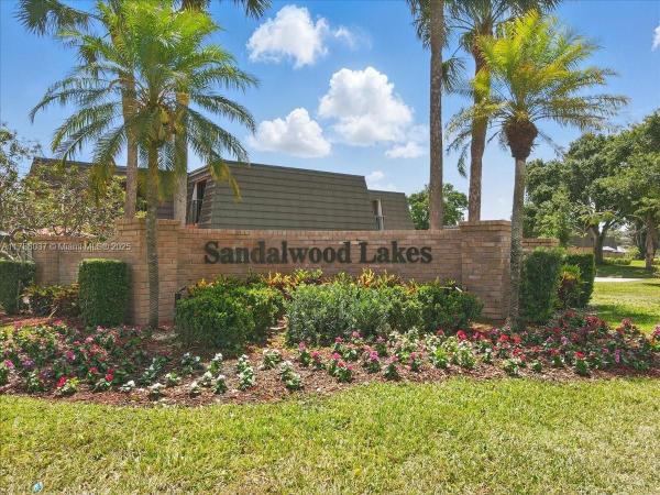 Village Of Sandalwood Lakes, 2412 24th Way, West Palm Beach, Florida 33407, image 3